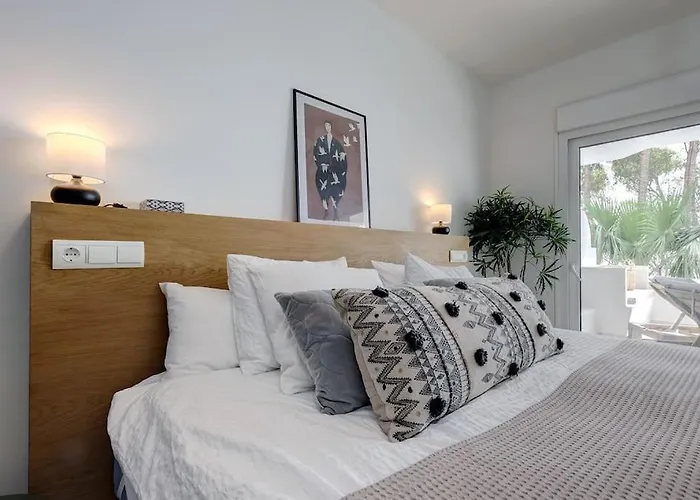 Renovated Aranja: With Big Balcony And Sea View *