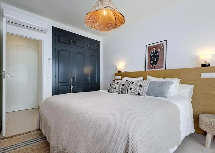 Renovated Aranja: With Big Balcony And Sea View