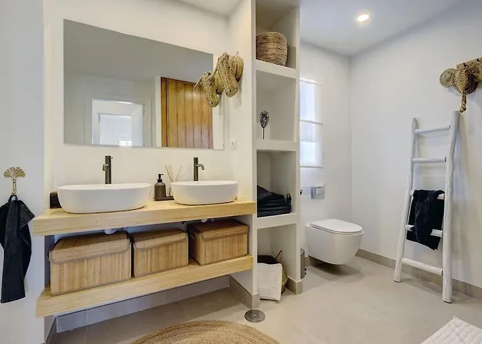 Apartamento Renovated Aranja: With Big Balcony And Sea View Estepona