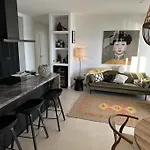 Renovated Aranja: With Big Balcony And Sea View Апартаменты