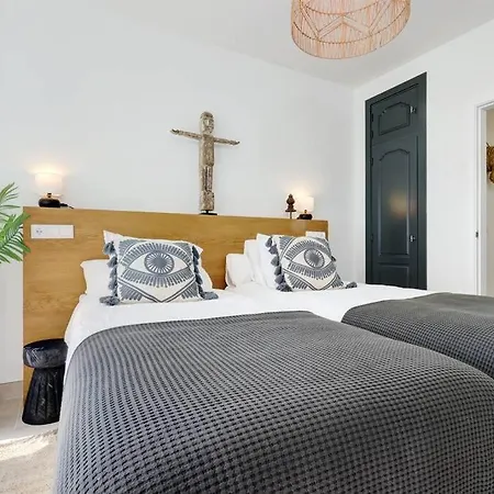 شقة Renovated Aranja: With Big Balcony And Sea View *