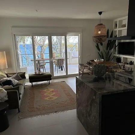 Renovated Aranja: With Big Balcony And Sea View Апартаменты