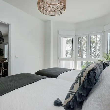 아파트 Renovated Aranja: With Big Balcony And Sea View 에스테포나
