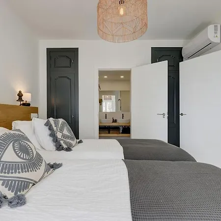 아파트 Renovated Aranja: With Big Balcony And Sea View