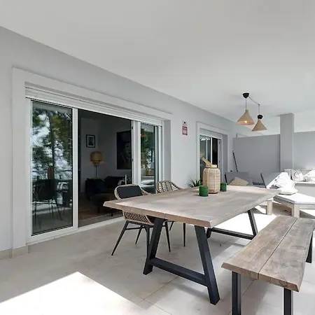 Renovated Aranja: With Big Balcony And Sea View 아파트 에스테포나