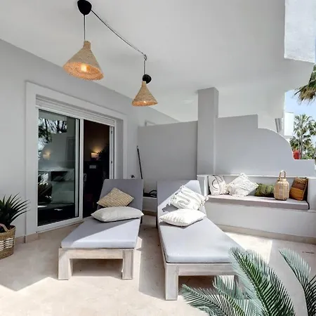 Renovated Aranja: With Big Balcony And Sea View Lejlighed *