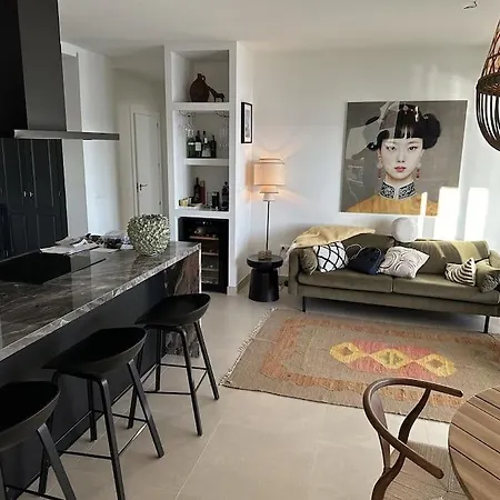 Renovated Aranja: With Big Balcony And Sea View Lejlighed
