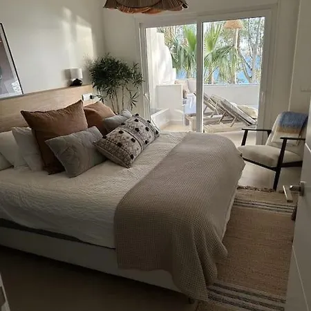 Renovated Aranja: With Big Balcony And Sea View *