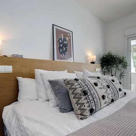 Renovated Aranja: With Big Balcony And Sea View *